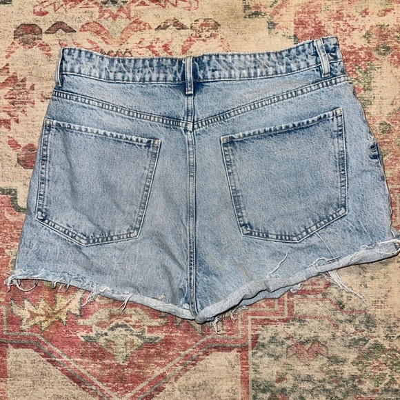 TRF RIPPED HIGH RISE DENIM SHORTS| Sz 14 - Picture 2 of 4